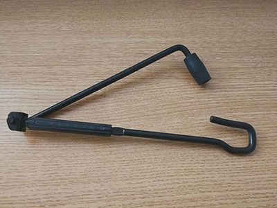 做汽車千斤頂手搖杆成型產品，選貝朗線材（cái）折彎機