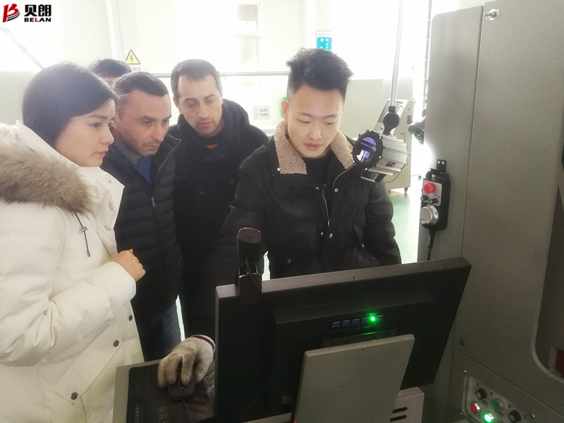 號外、號外，貝朗自（zì）動折線機廠家又（yòu）迎來外國客戶啦