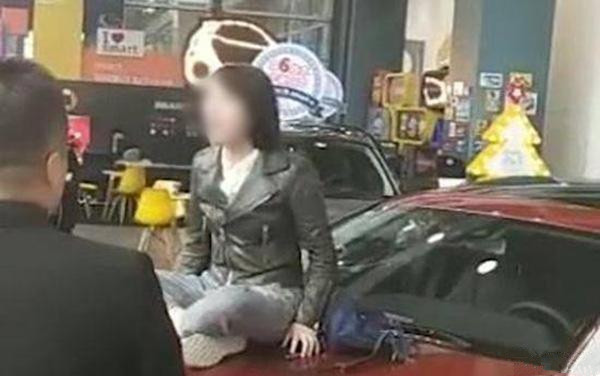 奔馳女車主維 權：到底是車（chē）的問題還是4S店（diàn）的問（wèn）題？
