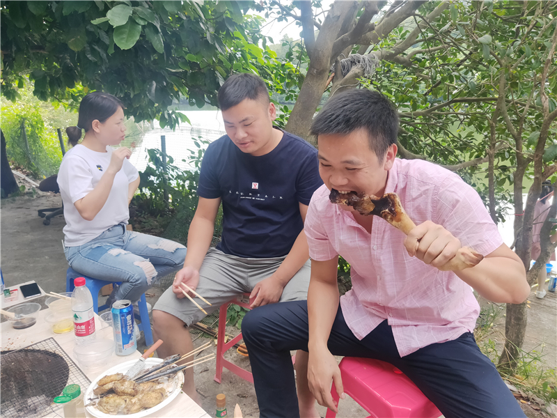 貝朗員工戶外燒烤活動（dòng）